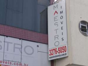 Maestro imoveis placas luminosa curitiba